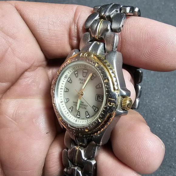 PULSAR SOLAR LADIE'S SOLAR WATCH GOlD SILVER TONE V182-0A20 FOR PARTS OR REPAIR - Picture 3 of 7